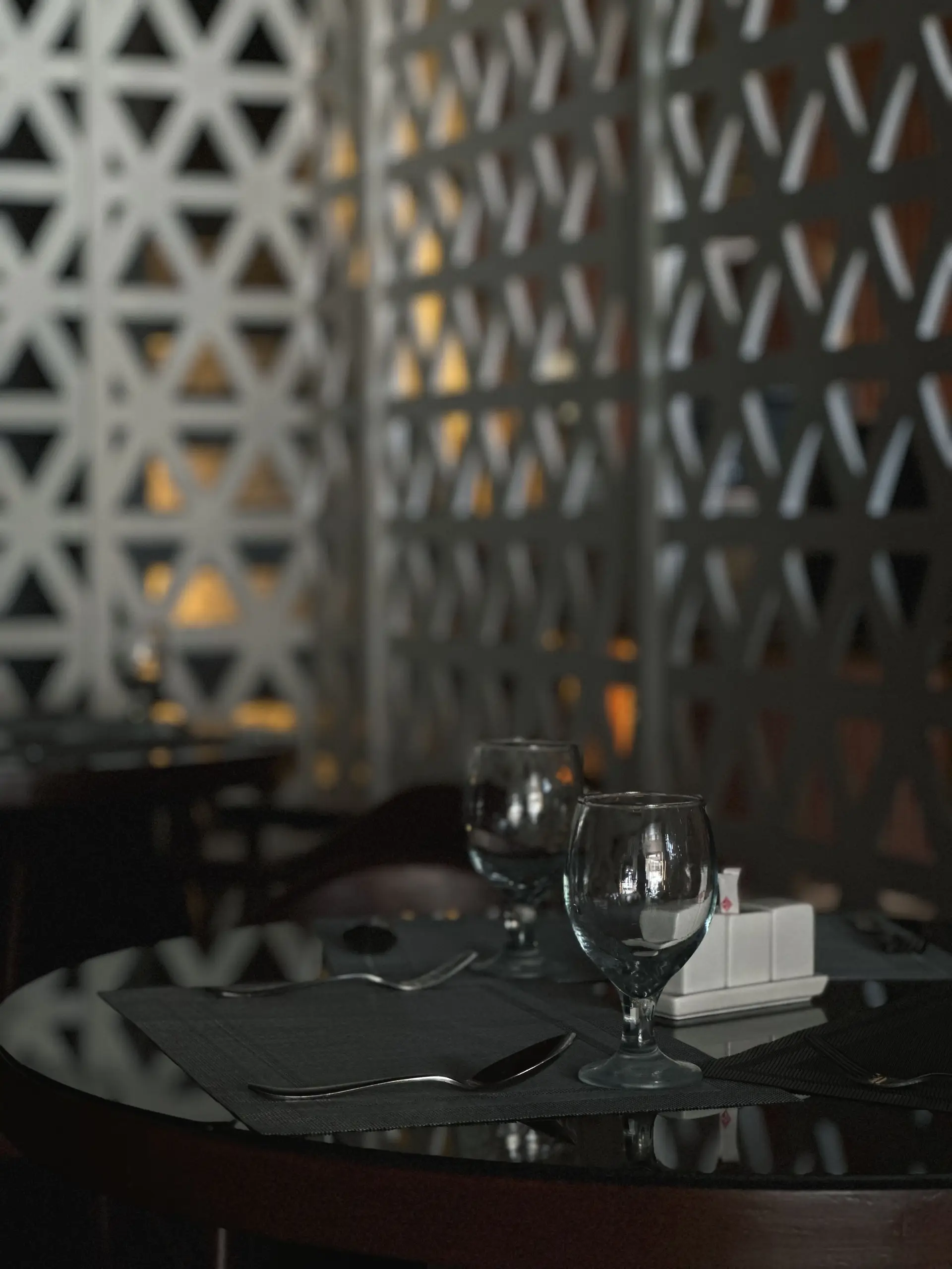 Elegant dukning i restaurangen